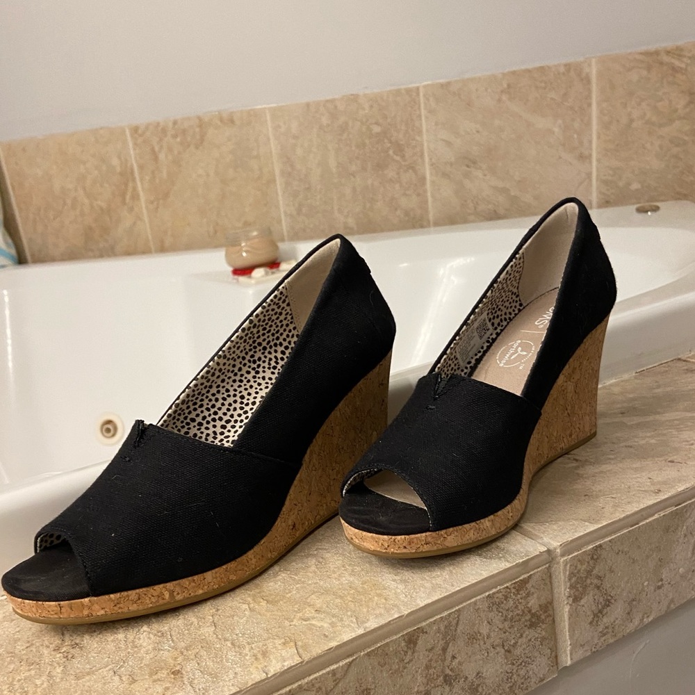 Toms wedges size 9 (worn ONCE)